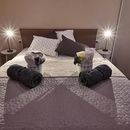 Center Apartment *